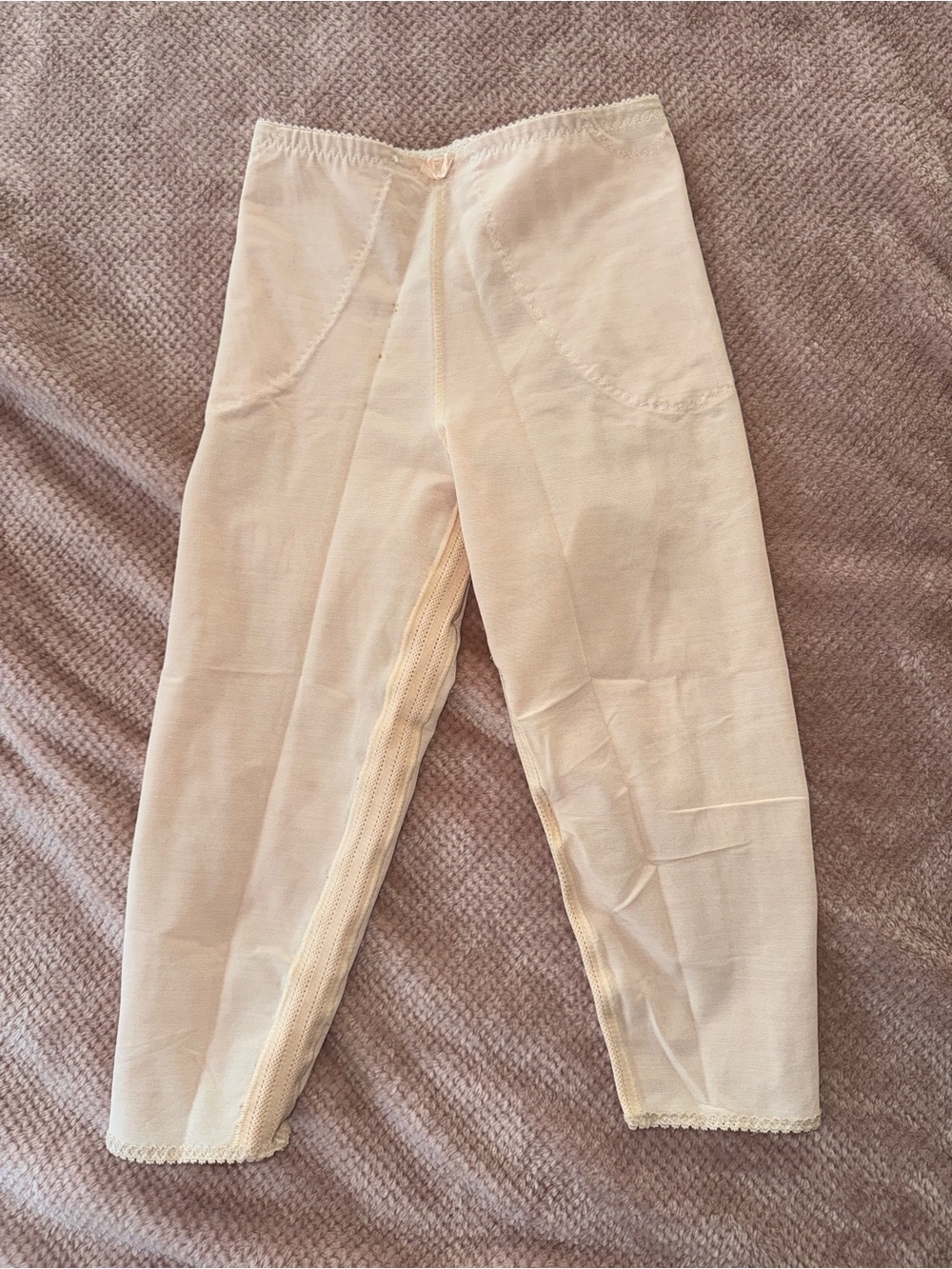 vassarette Cream Stretch Shaping Leggings